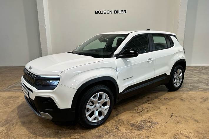 Hvid Jeep Avenger fra 2025 set udefra
