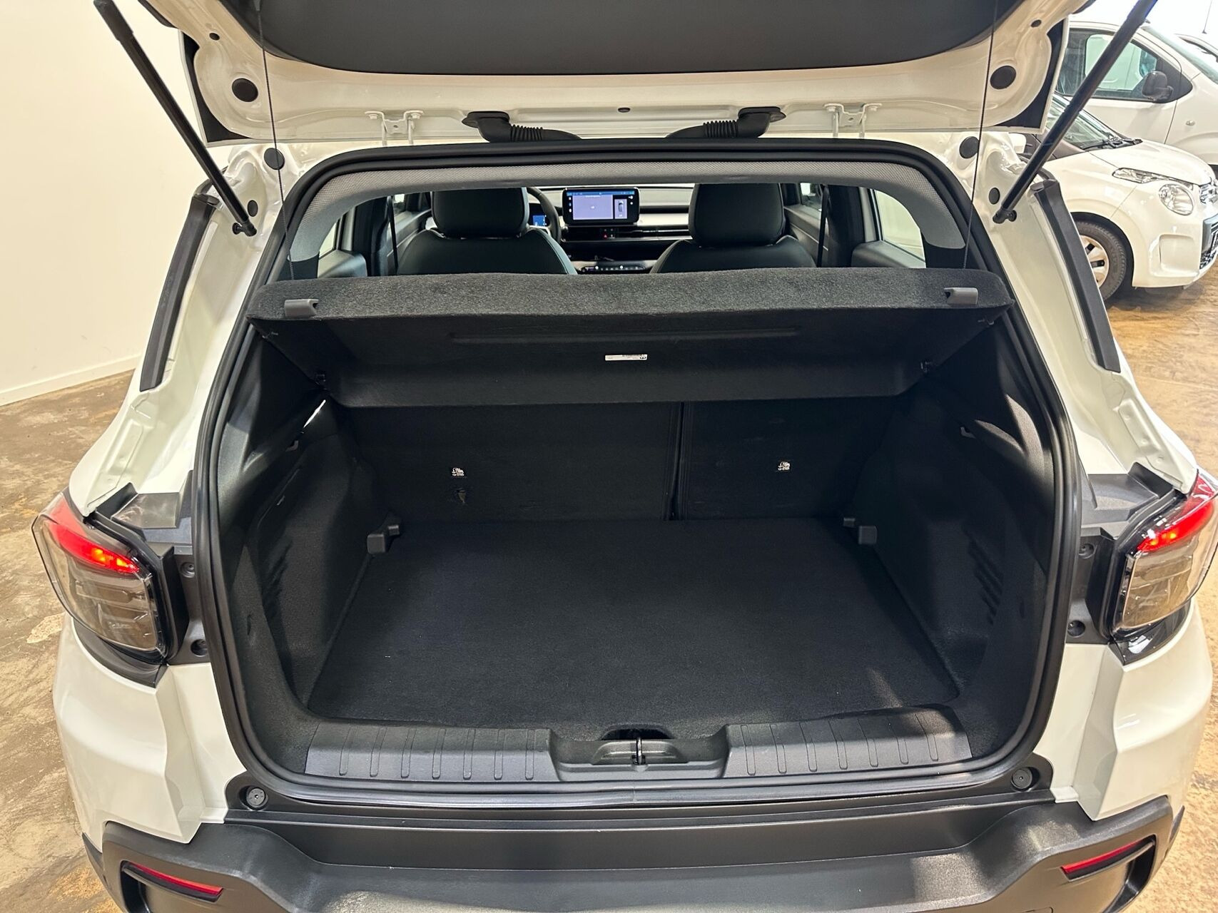 Hvid Jeep Avenger fra 2025