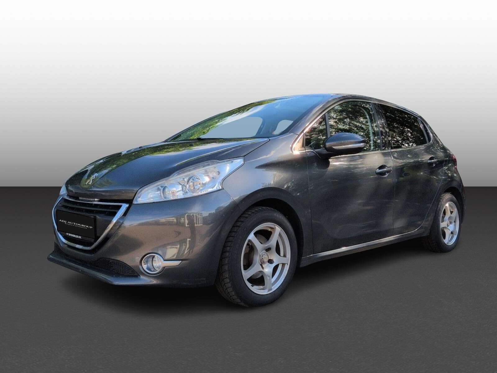Grå Peugeot 208 fra 2015