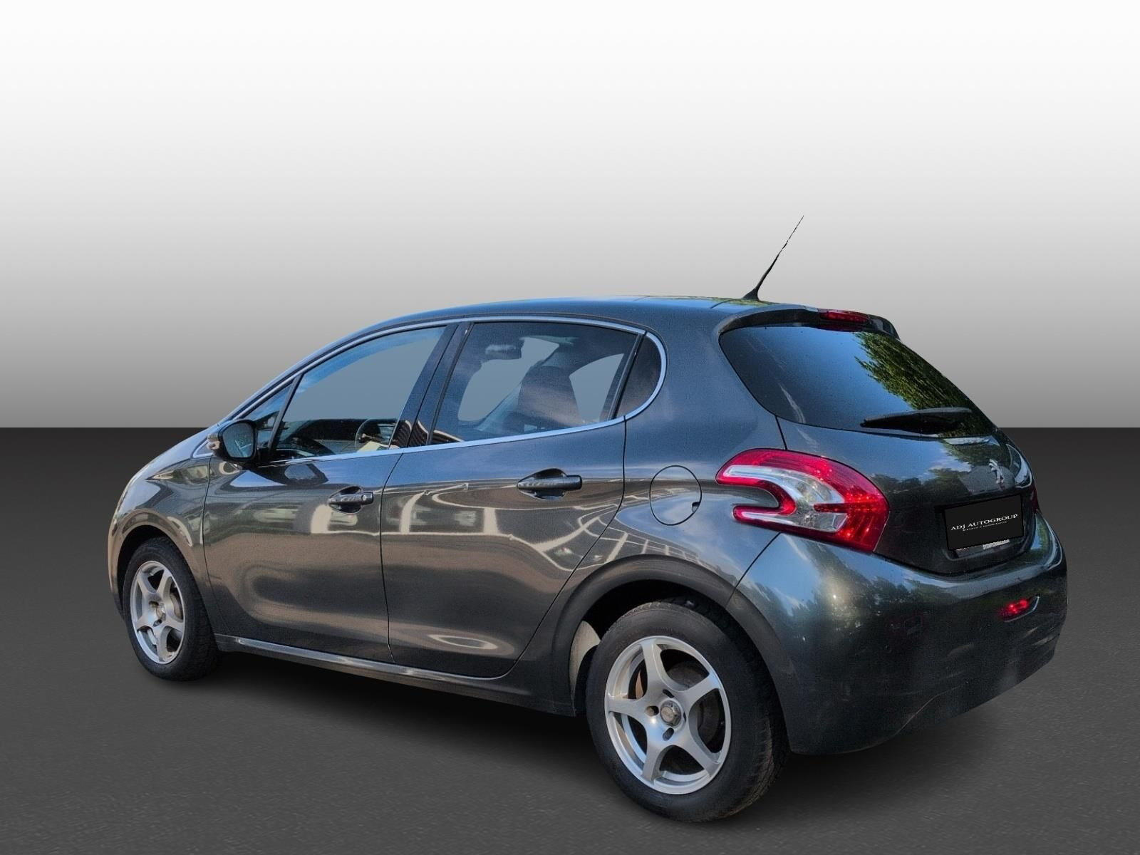 Grå Peugeot 208 fra 2015