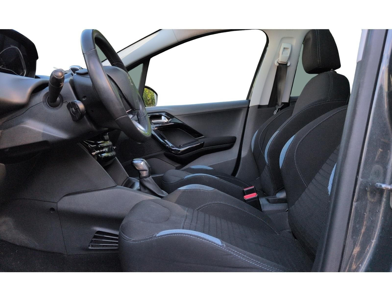 Grå Peugeot 208 fra 2015