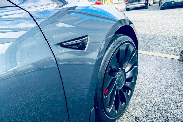 undefined Tesla Model 3 fra 2021 set udefra