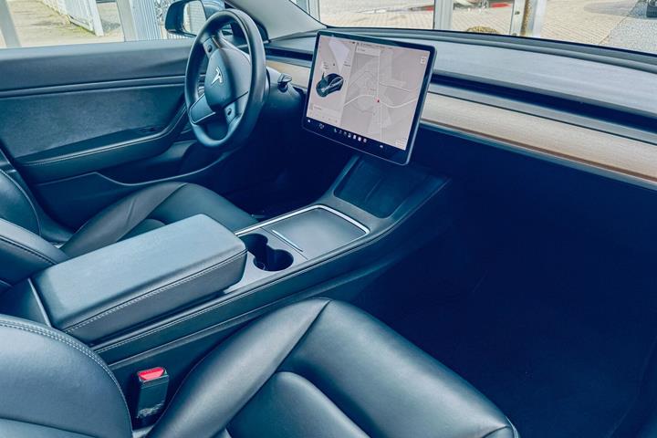 undefined Tesla Model 3 fra 2021 set indefra
