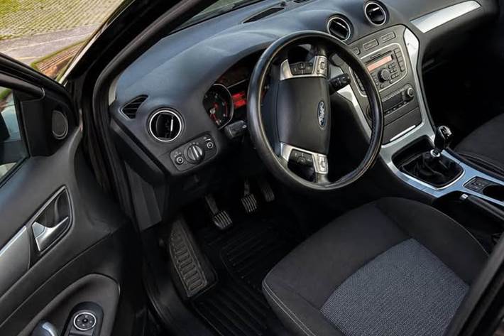 Sort Ford Mondeo fra 2011