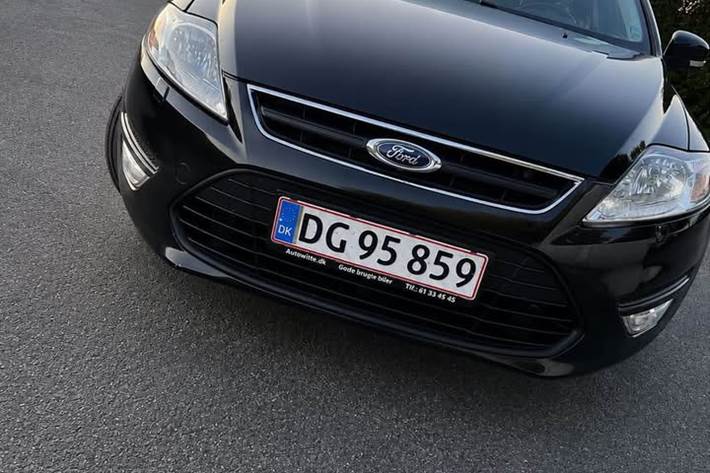 Sort Ford Mondeo fra 2011