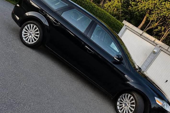 Sort Ford Mondeo fra 2011