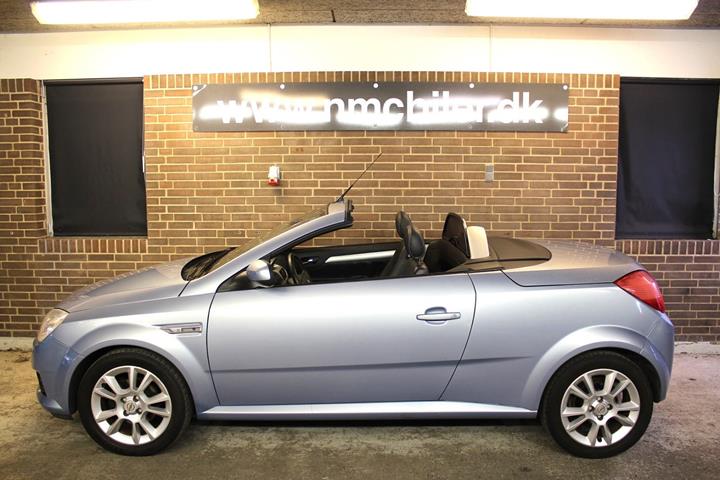 Blå Opel Tigra fra 2009