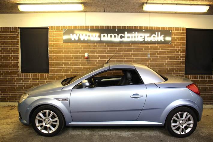 Blå Opel Tigra fra 2009