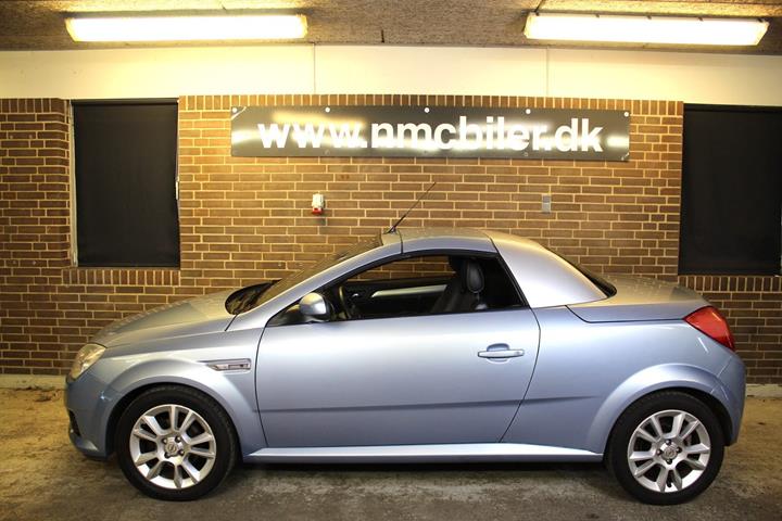Blå Opel Tigra fra 2009