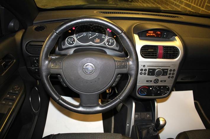 Blå Opel Tigra fra 2009