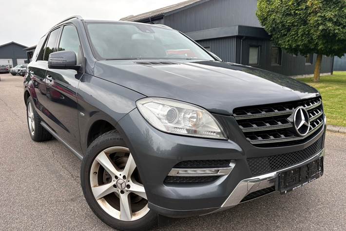 Grå Mercedes ML250 fra 2013