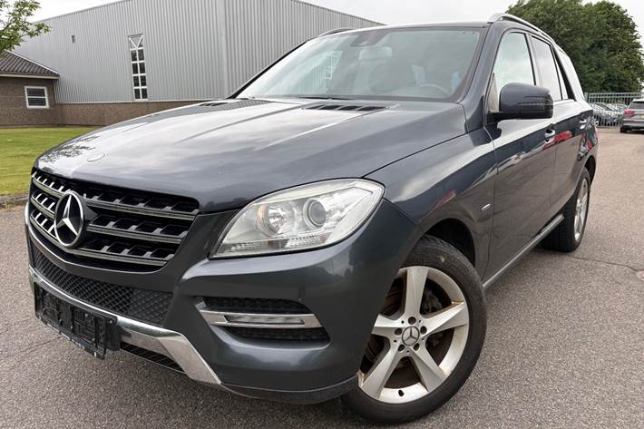 Grå Mercedes ML250 fra 2013