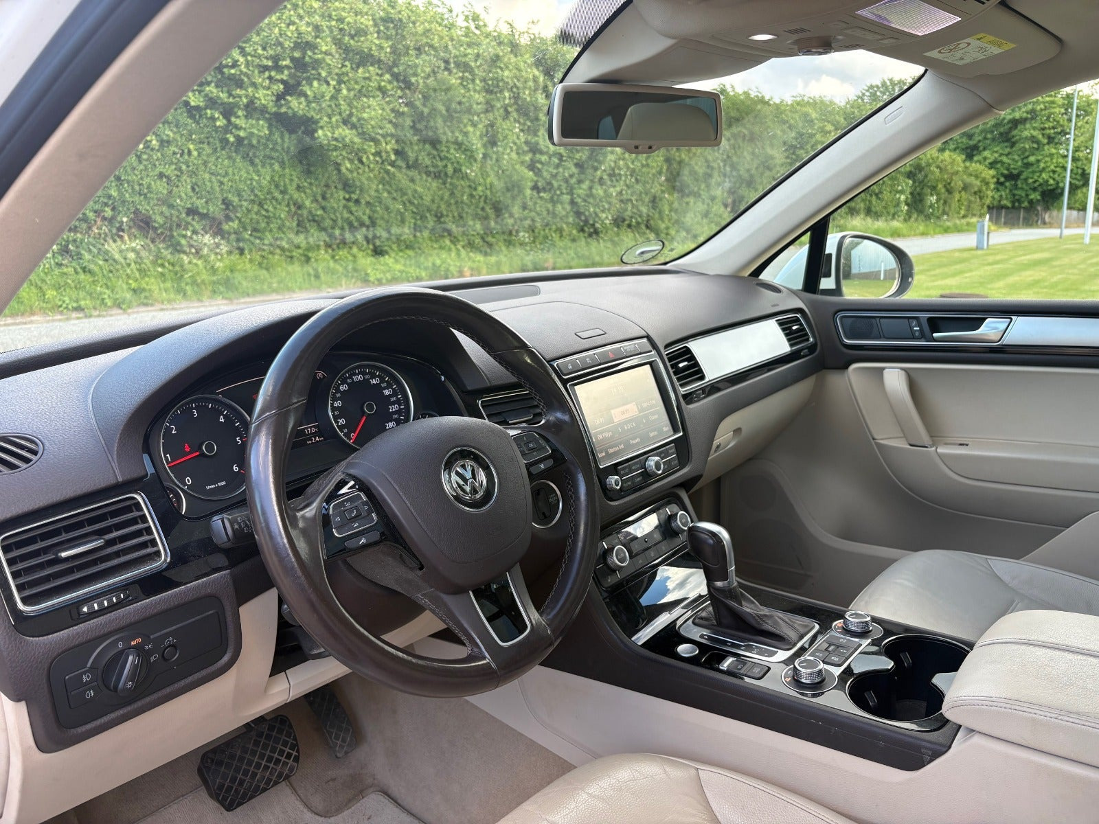 Hvid VW Touareg fra 2017