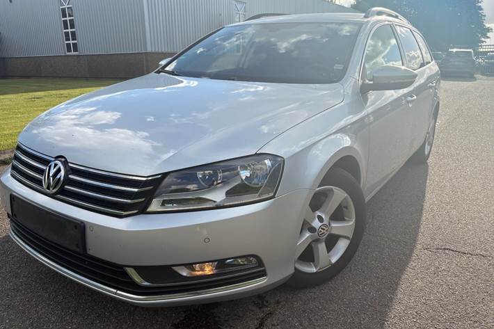 Sølv VW Passat fra 2013
