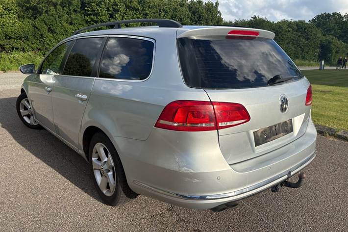 Sølv VW Passat fra 2013