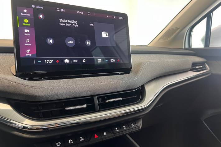 Hvid Skoda Enyaq fra 2022