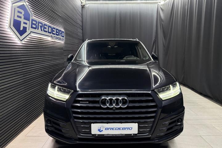 Sort Audi Q7 fra 2018