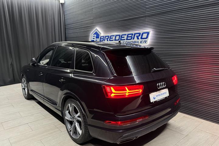 Sort Audi Q7 fra 2018