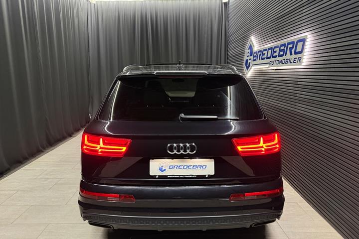 Sort Audi Q7 fra 2018