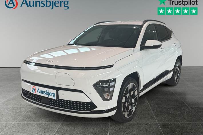 Hvid Hyundai Kona fra 2024 set udefra