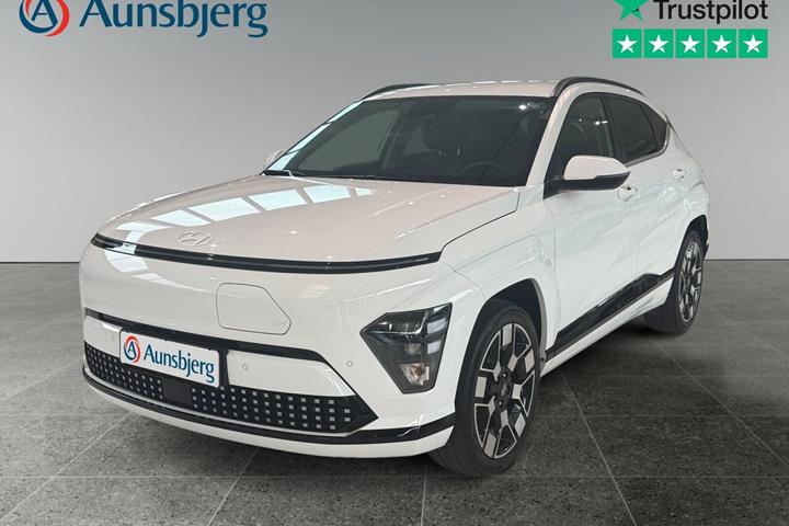 Hvid Hyundai Kona fra 2024 set udefra