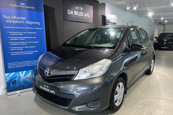 undefined Toyota Yaris fra 2012 set udefra