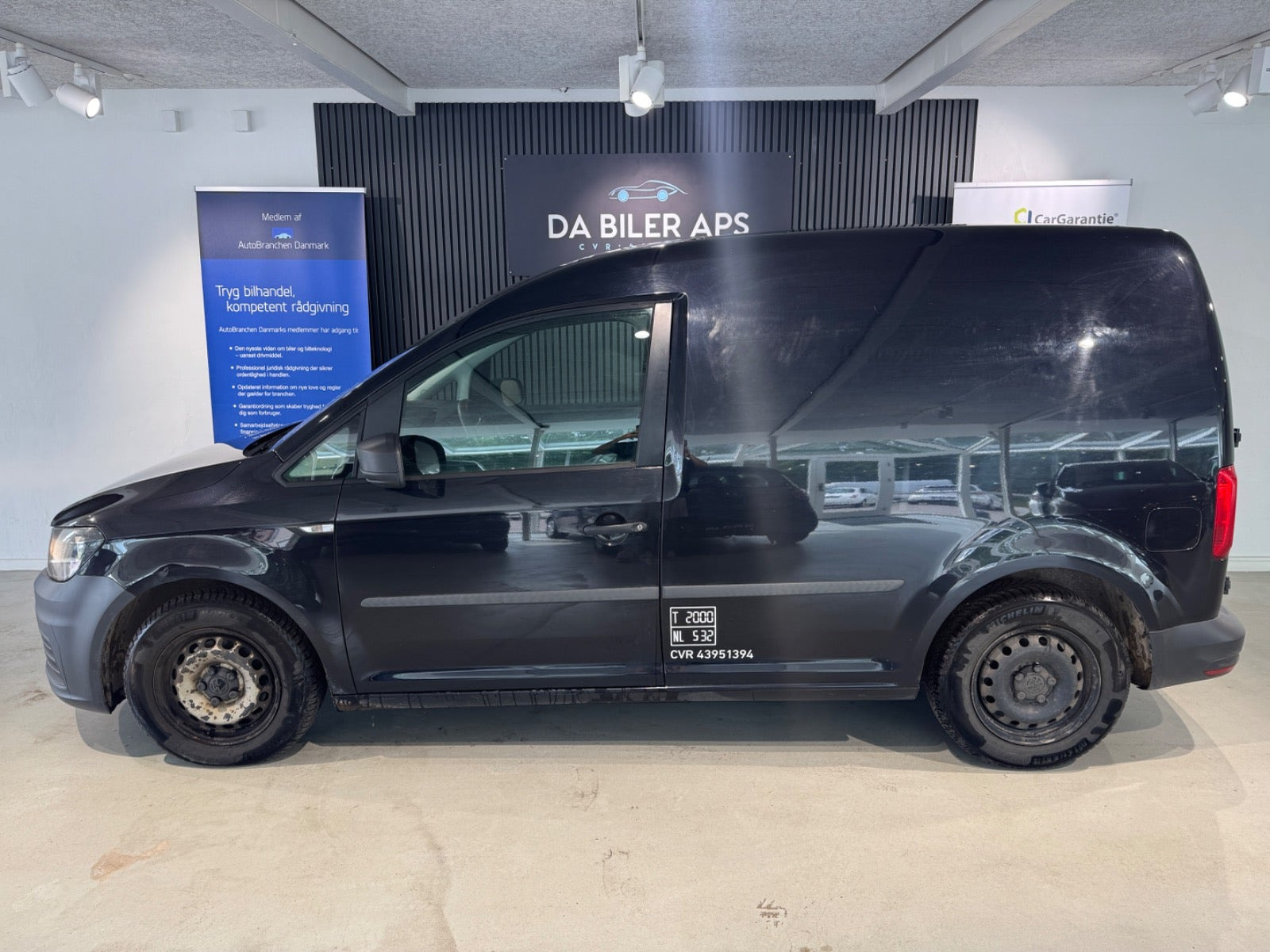 Gul VW Caddy fra 2015