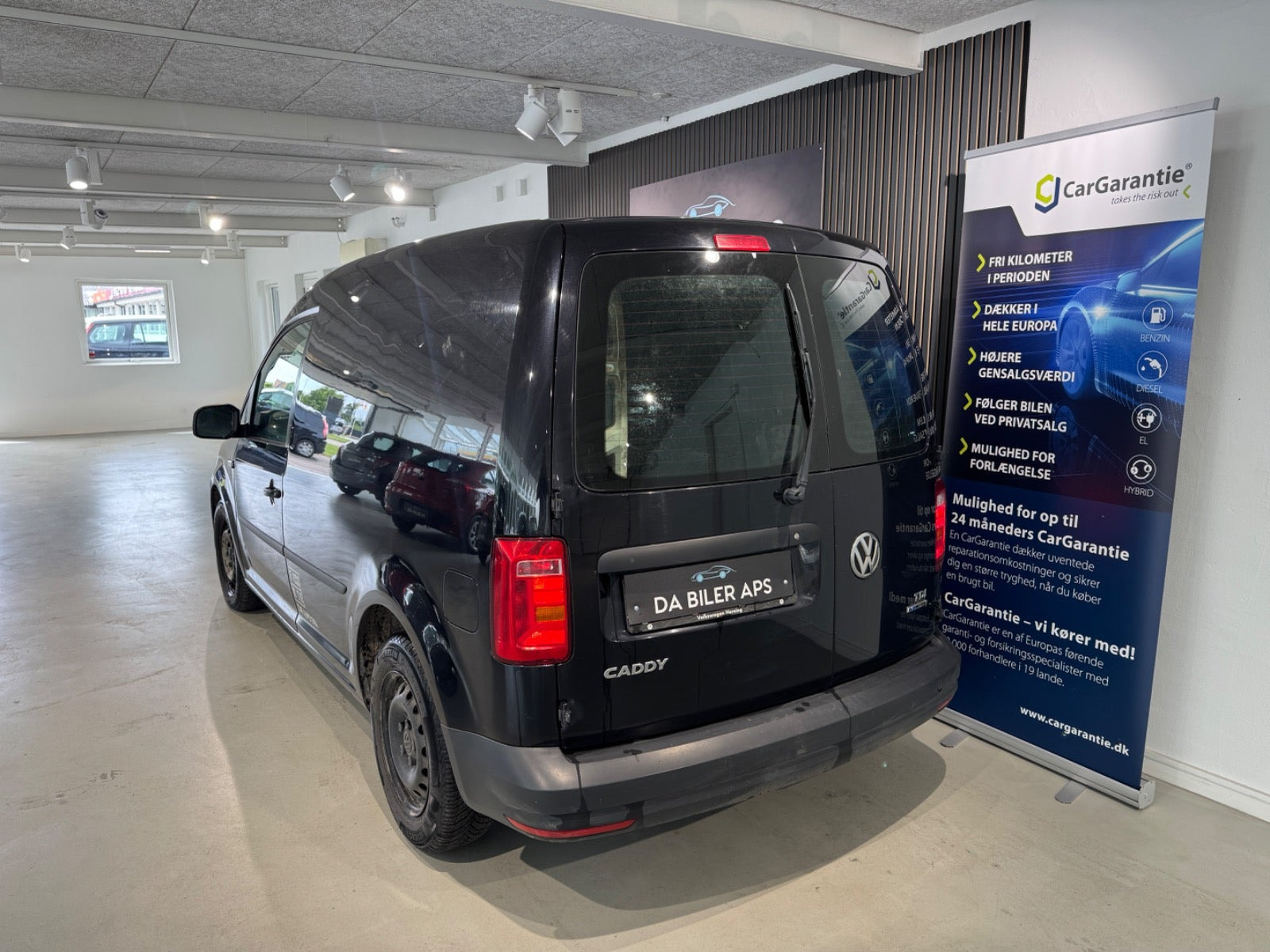 Gul VW Caddy fra 2015