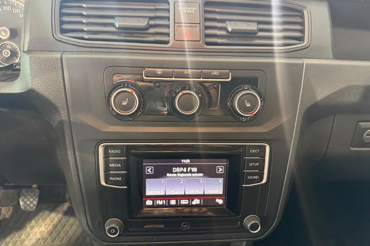 Gul VW Caddy fra 2015