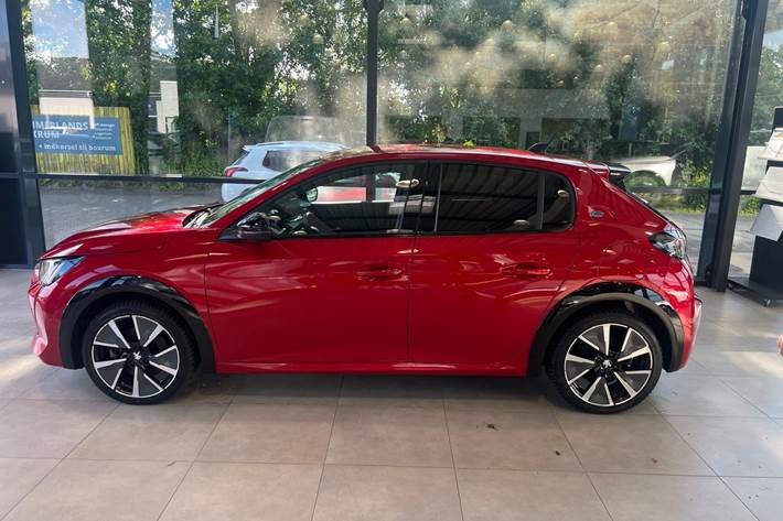 Rød Peugeot e-208 fra 2022