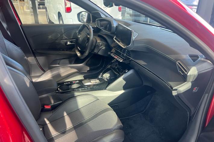 Rød Peugeot e-208 fra 2022