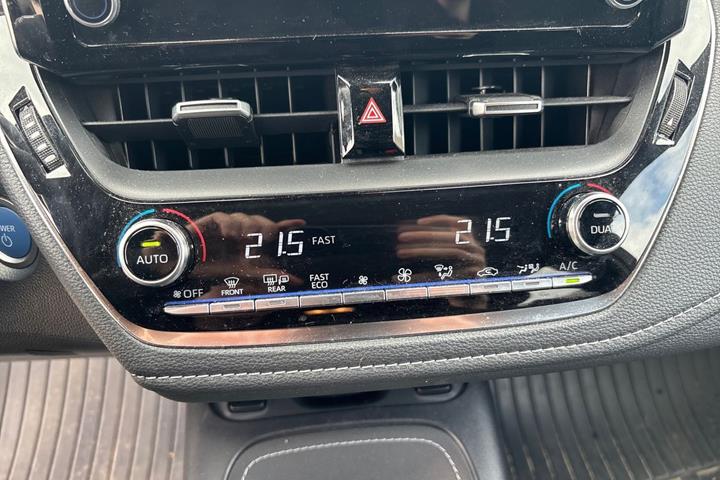 Hvid Toyota Corolla fra 2020
