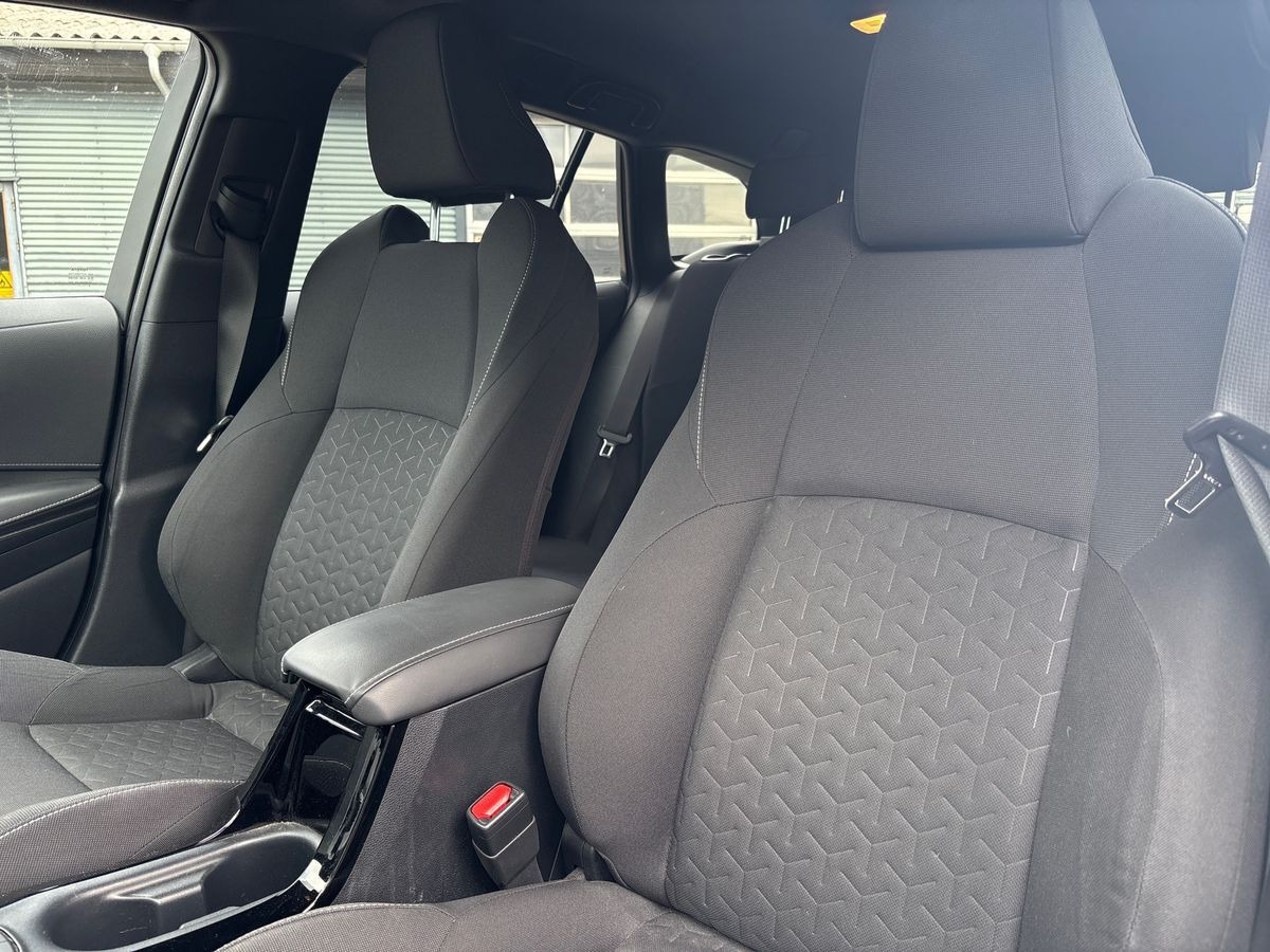 Hvid Toyota Corolla fra 2020
