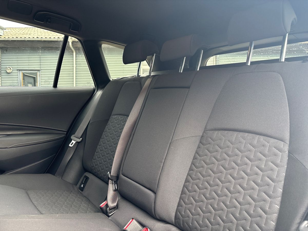 Hvid Toyota Corolla fra 2020