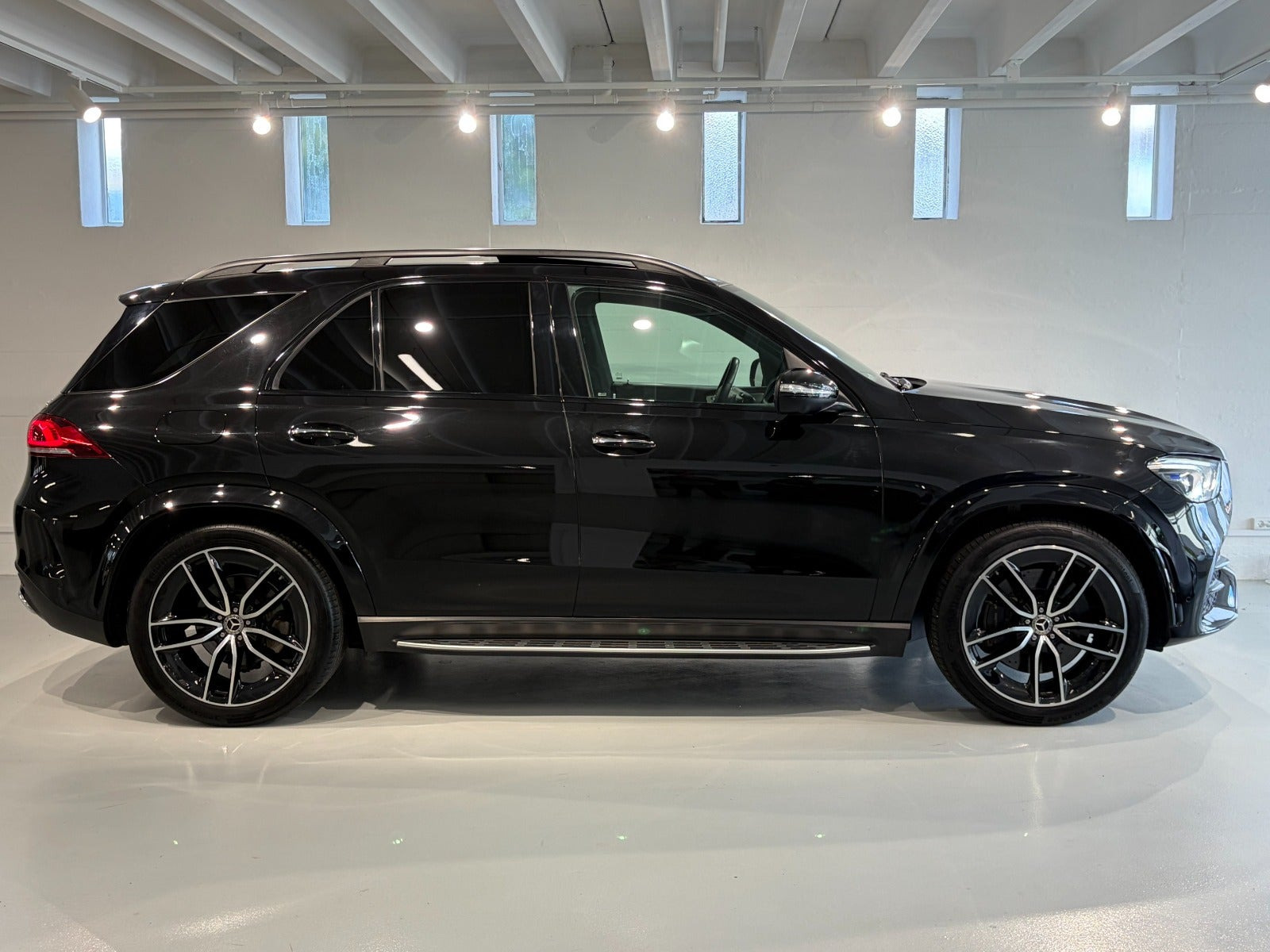 Sort Mercedes GLE350 de fra 2023