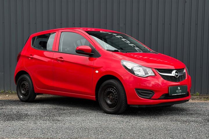 Rød Opel Karl fra 2016 set udefra