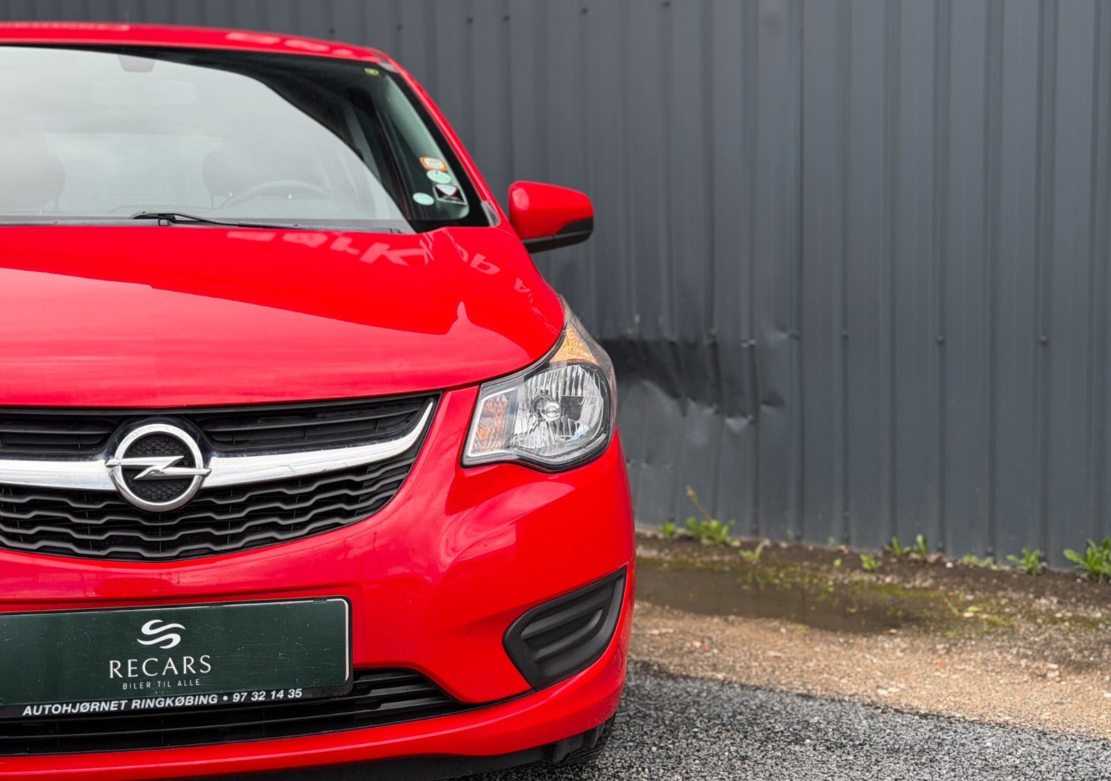 Rød Opel Karl fra 2016