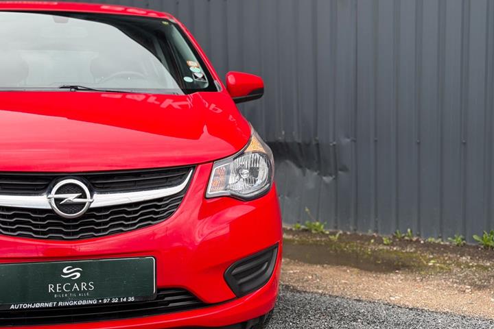 Rød Opel Karl fra 2016