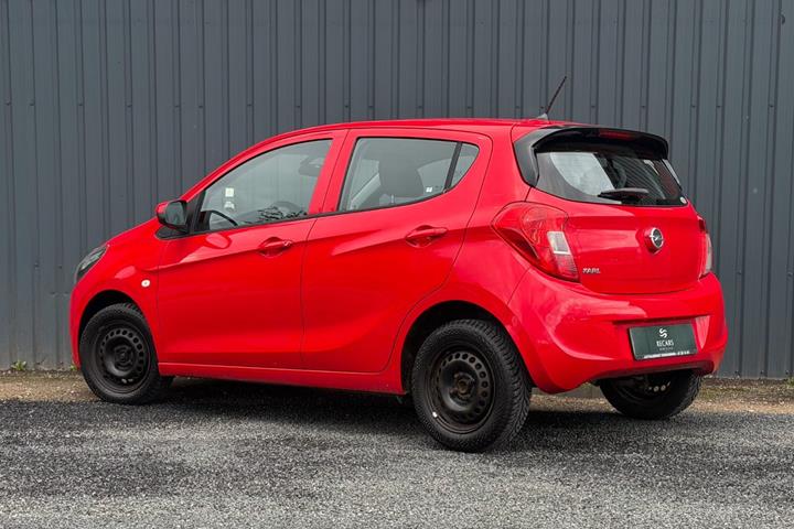 Rød Opel Karl fra 2016