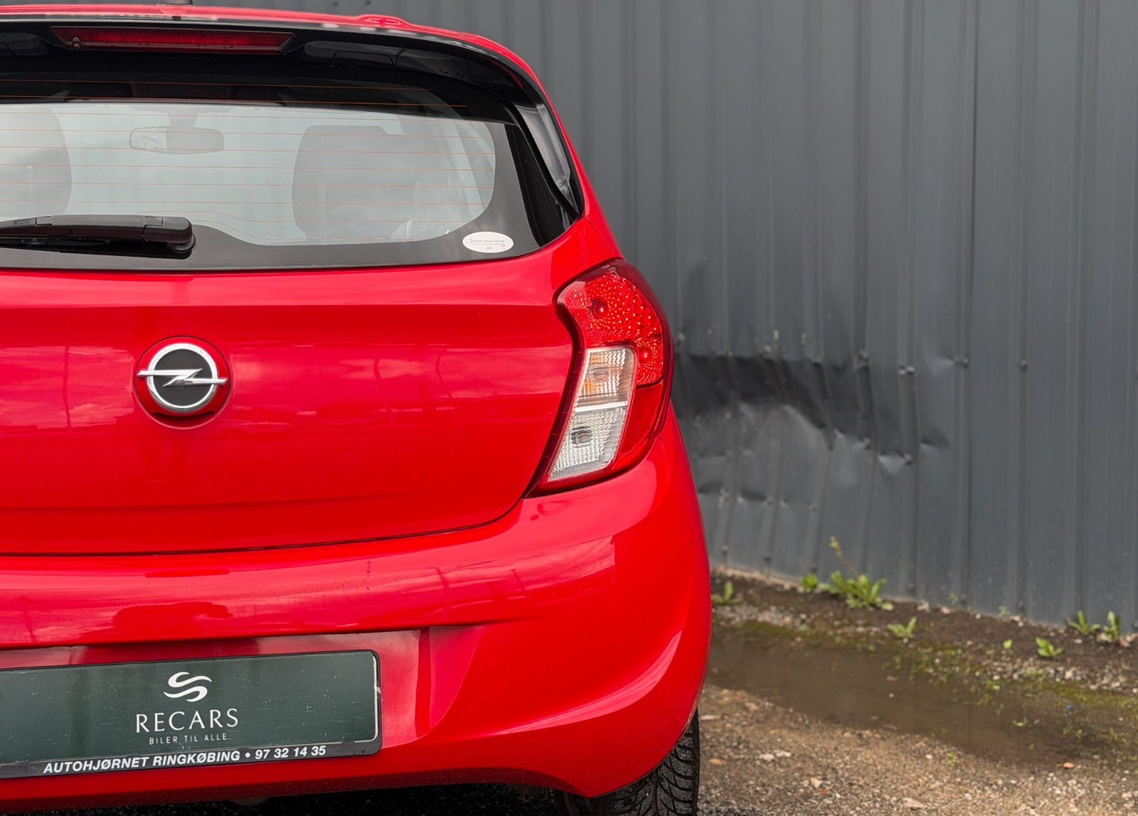 Rød Opel Karl fra 2016