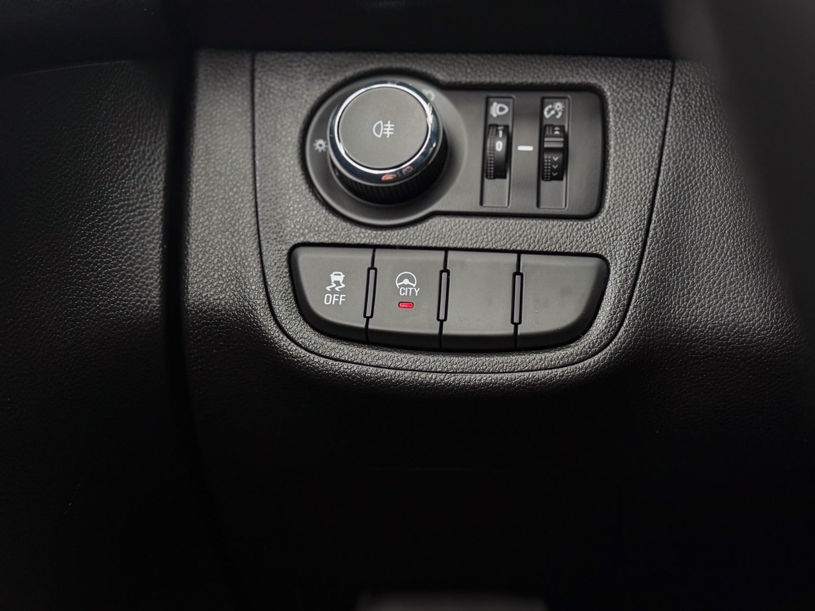 Rød Opel Karl fra 2016