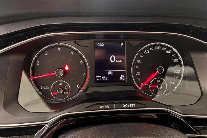 Orange VW Polo fra 2021