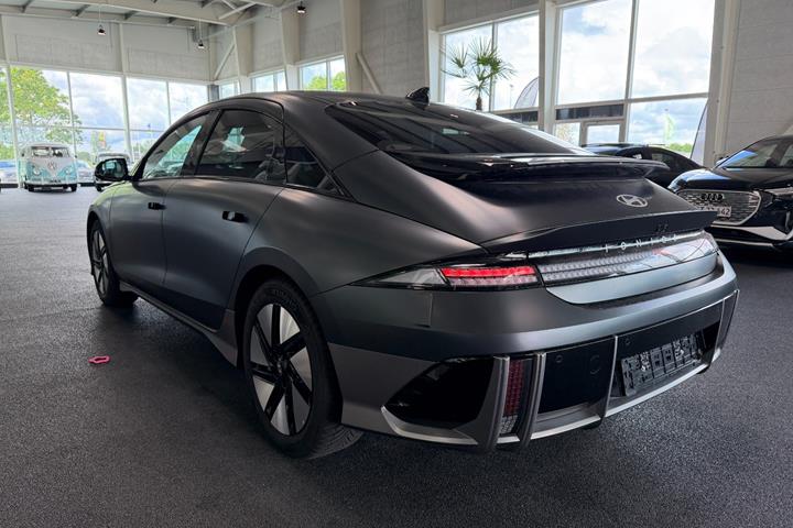 Grå Hyundai Ioniq 6 fra 2024