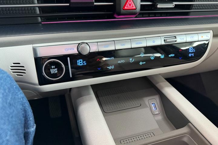 Grå Hyundai Ioniq 6 fra 2024