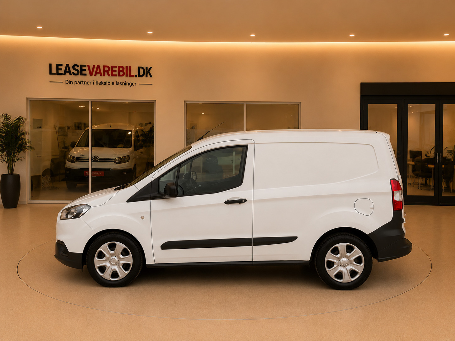 Hvid Ford Transit Courier fra 2022