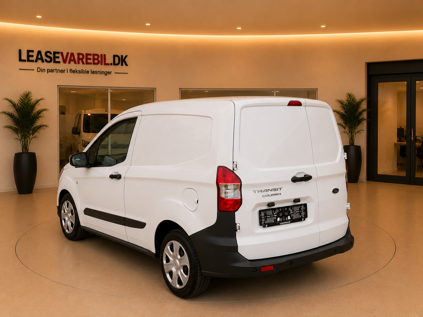 Hvid Ford Transit Courier fra 2022