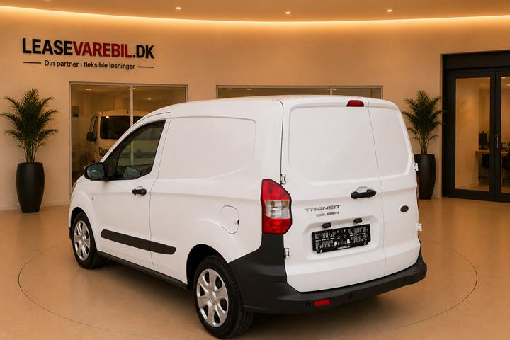 Hvid Ford Transit Courier fra 2022