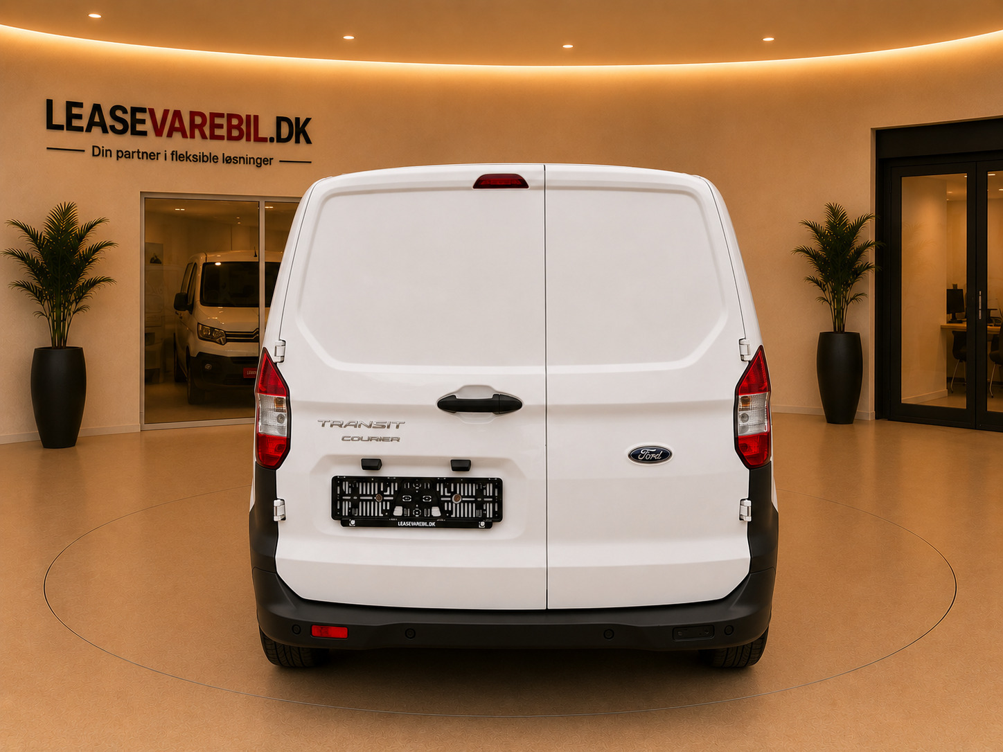 Hvid Ford Transit Courier fra 2022