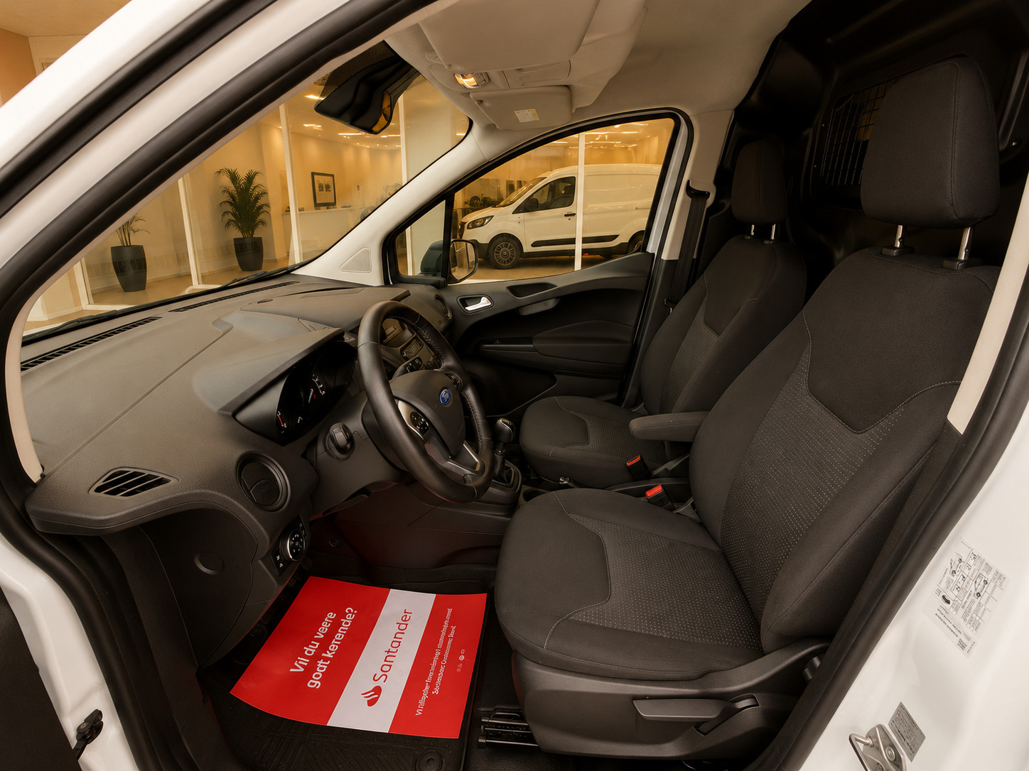 Hvid Ford Transit Courier fra 2022