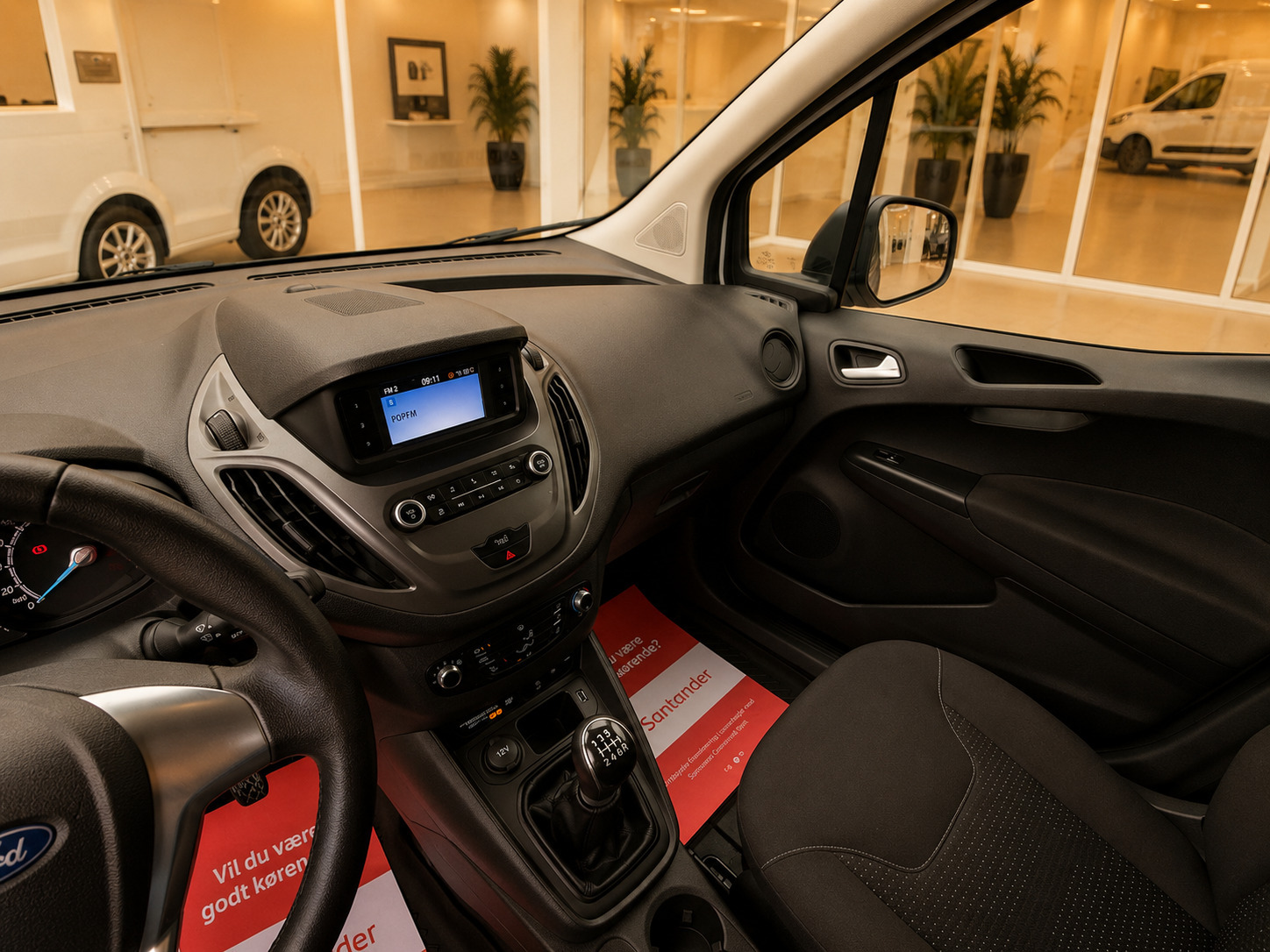 Hvid Ford Transit Courier fra 2022